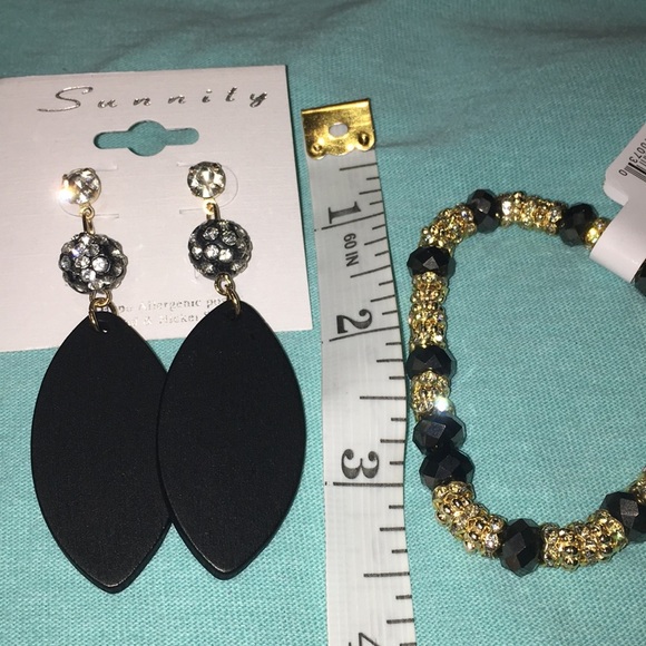 Earrings and bracelet!!! Black & Gold!! Set of 2 - Picture 6 of 6